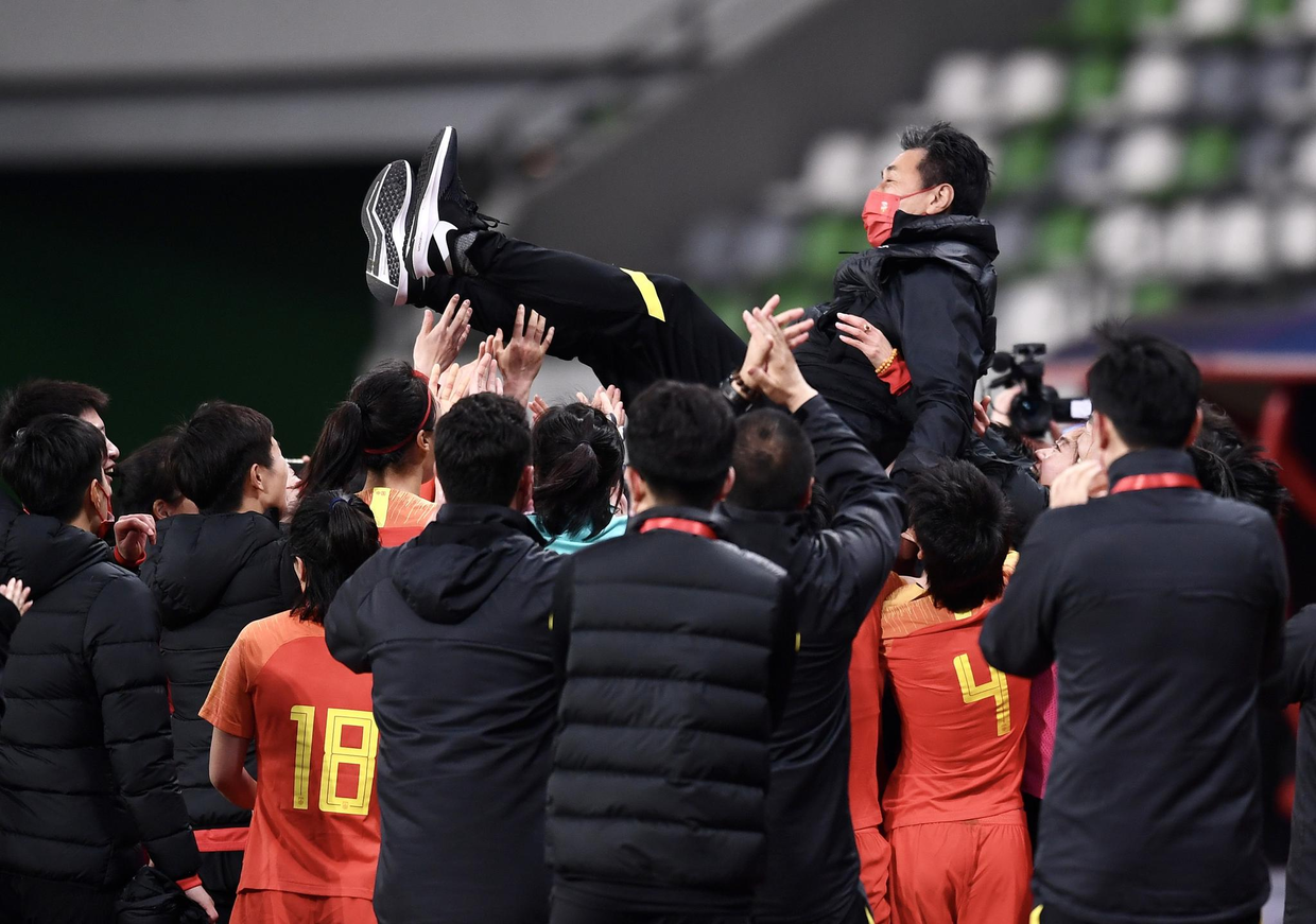 今晚洛杉矶湖人备战葡超，更衣室发声细节曝光，球迷炸锅，高层口径保持一致(洛杉矶骚乱原因)