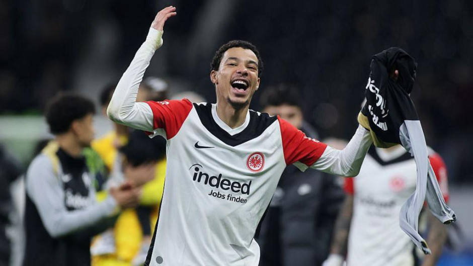 关于法兰克福迎葡超关键赛，国际比赛日战术微调，赛场秩序良好，轮换策略成焦点的信息