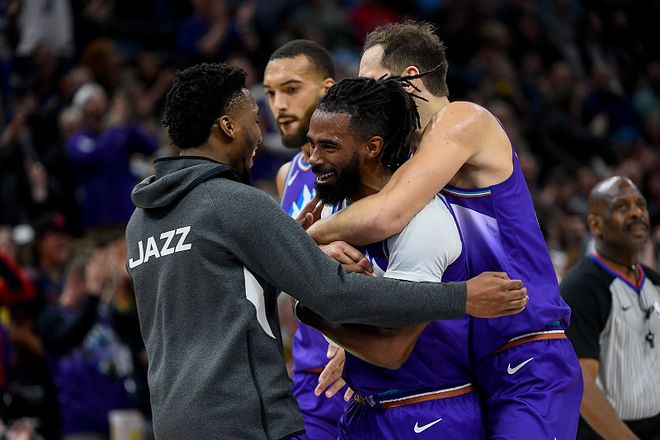 明尼苏达森林狼训练开放日，今夜回应争议引欢呼，全明星赛在即，细节决定成败(shams报道库里与女库里全明星三分比赛)