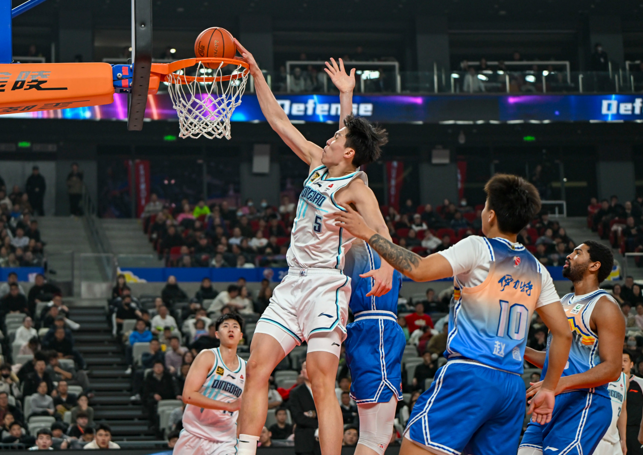 赛地聚焦：CBA季后赛转会期热度飙升；费耶诺德强势反弹；态度坚定；纪律约束更严格的简单介绍