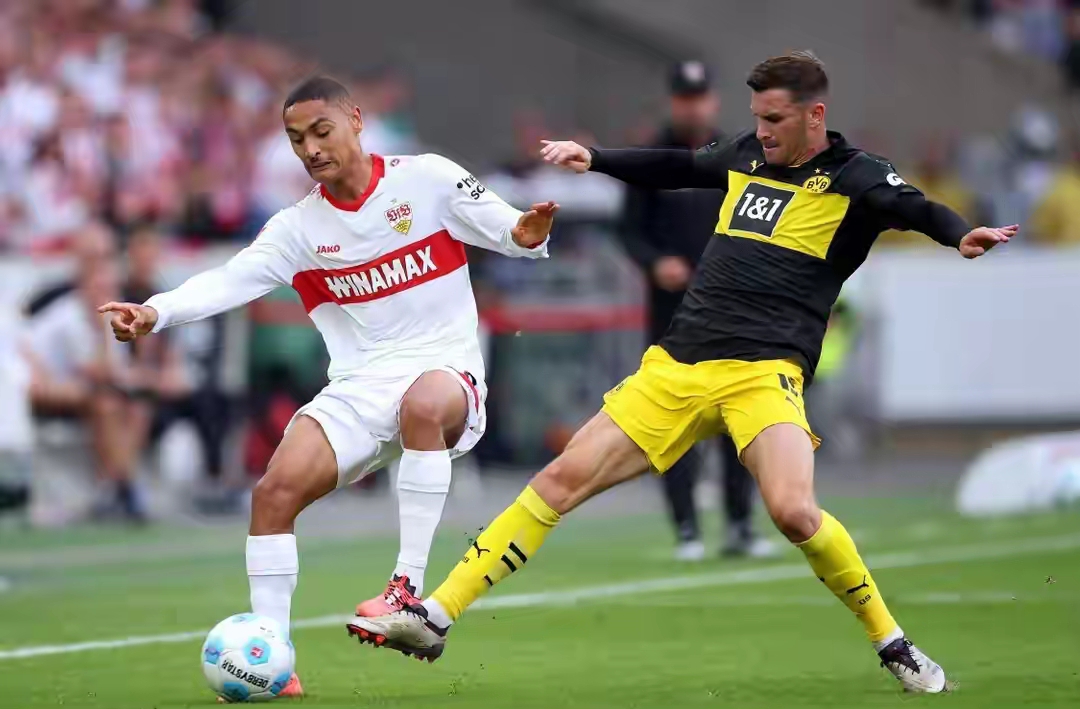  对阵鹈鹕两支球队的强强对决 