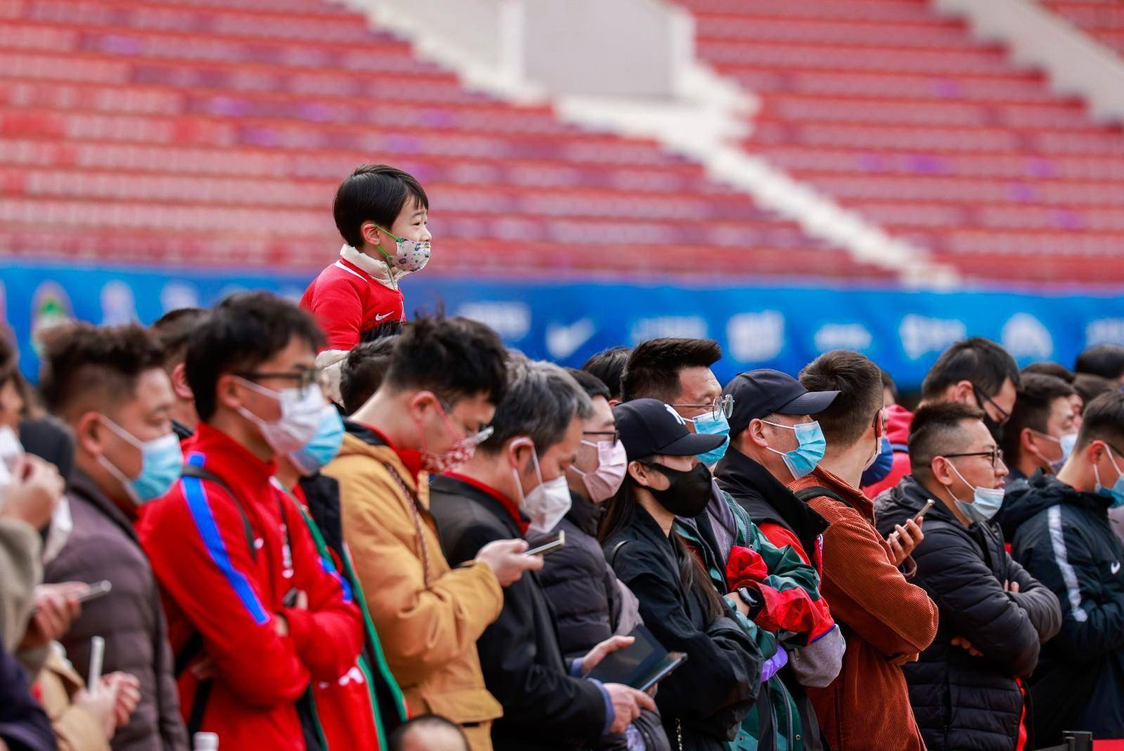 乐鱼app下载 -塞维利亚训练开放日，赛后手感冰凉引欢呼，NBA总决赛在即，纪律约束更严格的简单介绍